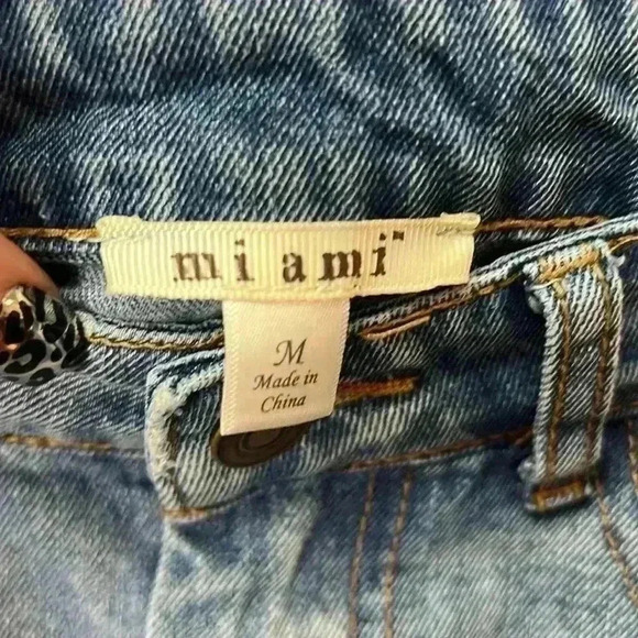 Miami Medium Wash Raw Hem Mini Skirt Size Medium - Picture 2 of 7